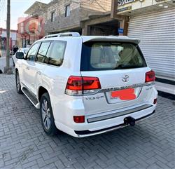 تۆیۆتا لاند کروزەر